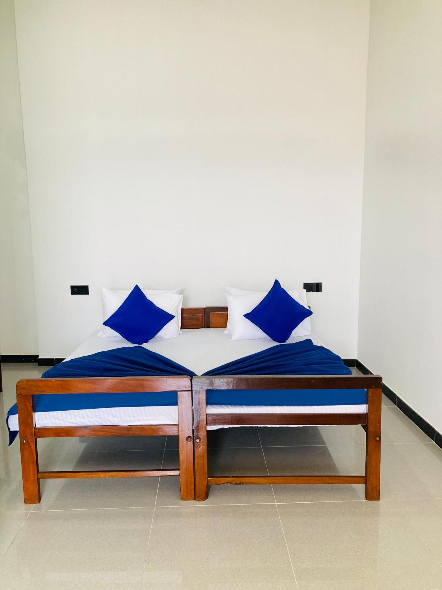 Sunset Beach Villa Гале Екстериор снимка